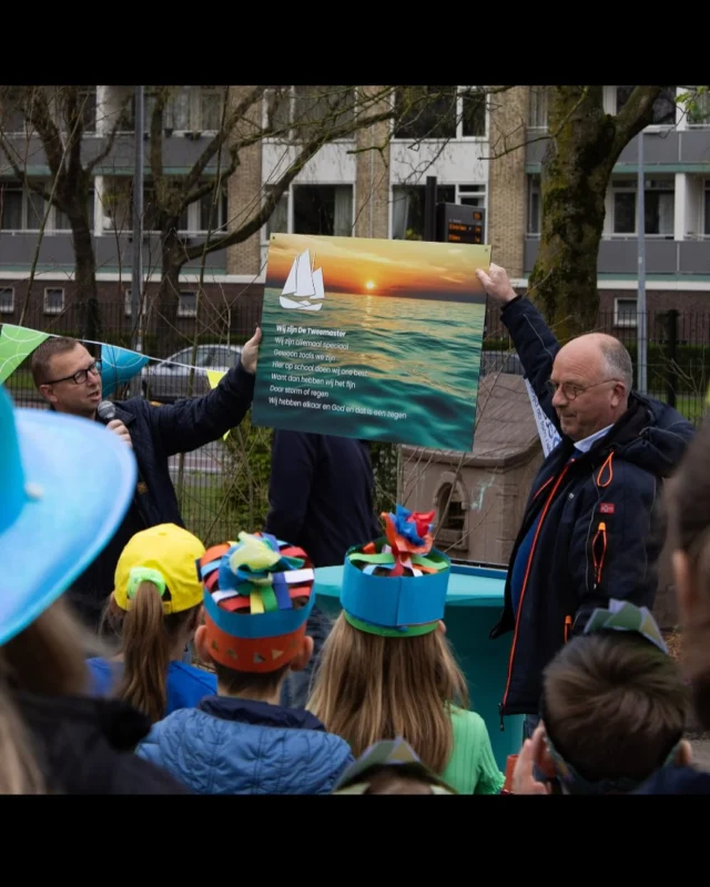 We kijken terug op een prachtige feestdag met elkaar! 🎉 Wat gaaf dat er zoveel ouders, opa’s & oma’s, oud collega’s en genodigden deze dag met ons mee hebben gevierd, dank voor jullie aanwezigheid! 💙💚Nu gaan we eerst genieten van de vakantie!